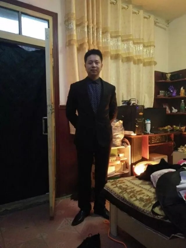 亮亮的第一张照片--烟台相亲服务中心