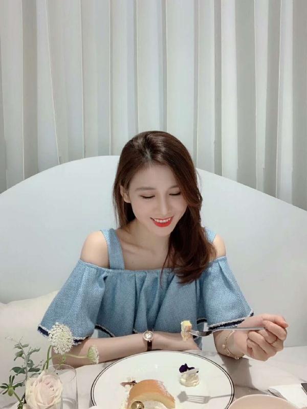 Emily的第三张照片--烟台相亲服务中心