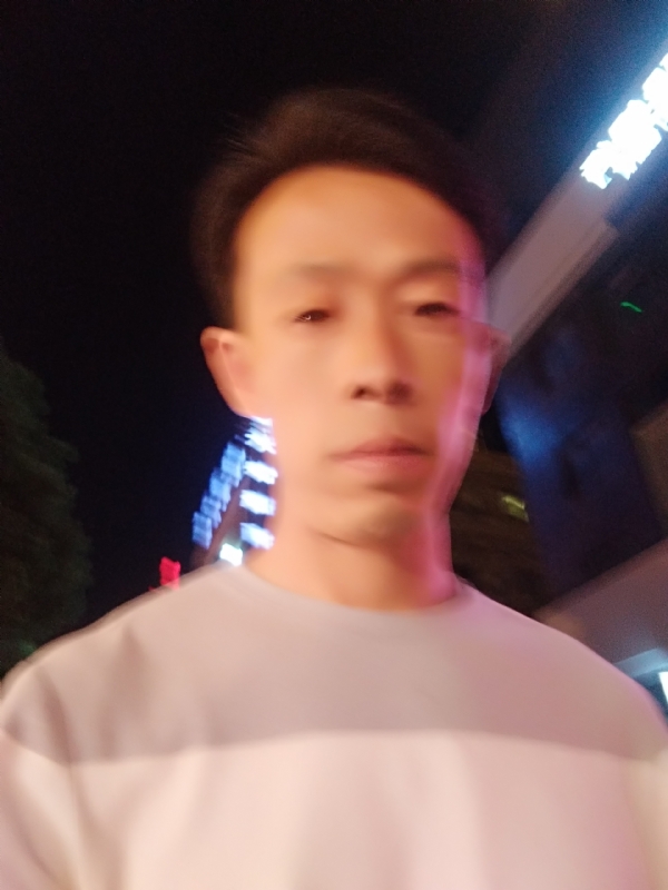 找个人来爱的第一张照片--烟台相亲服务中心