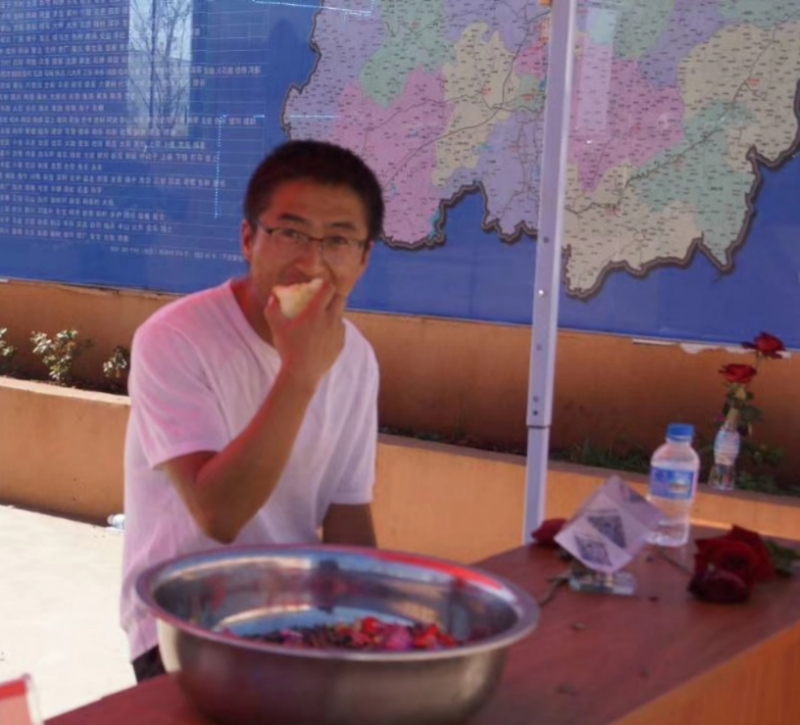 寻水的第一张照片--烟台相亲服务中心