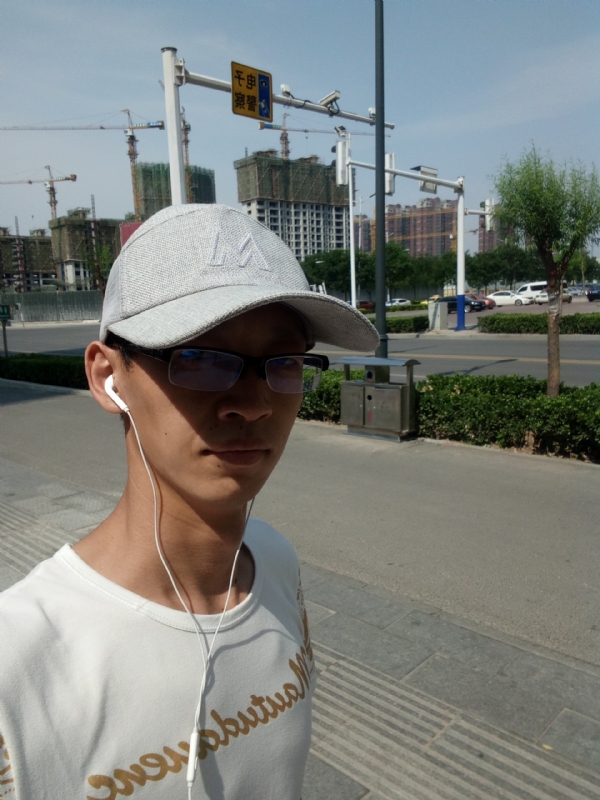 挥一挥手什么都没有的第一张照片--烟台相亲服务中心