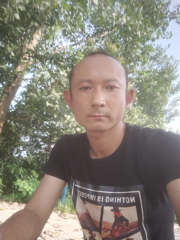 80大叔的第二张照片--烟台相亲服务中心
