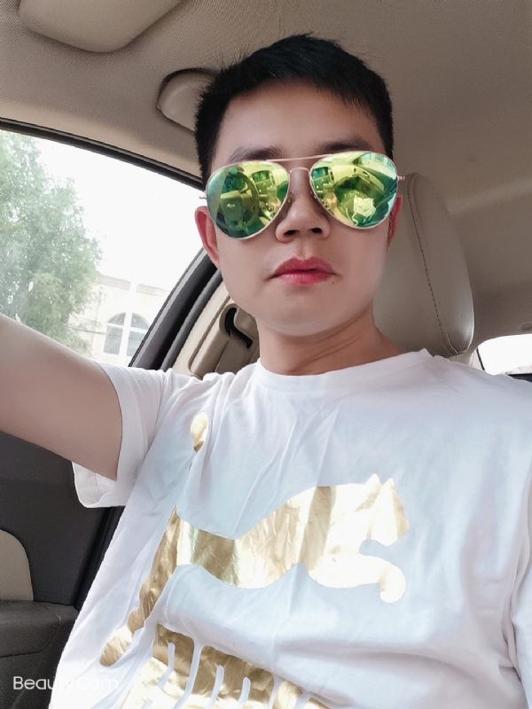 奋斗的第一张照片--烟台相亲服务中心