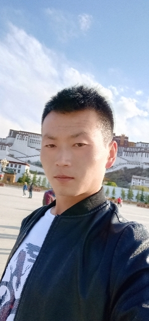 阳光下的小草的第一张照片--烟台相亲服务中心