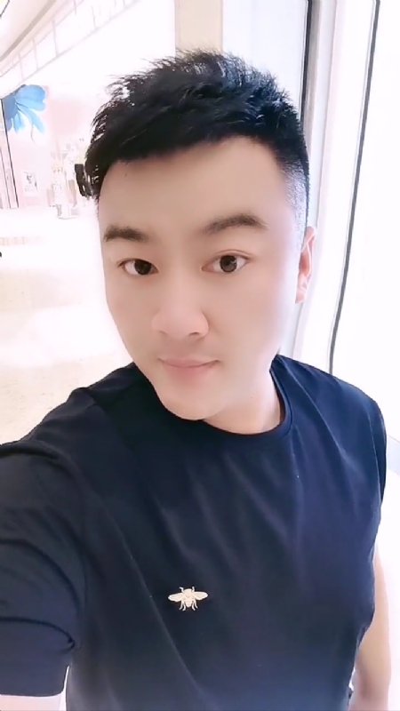 微风徐徐的第一张照片--烟台相亲服务中心