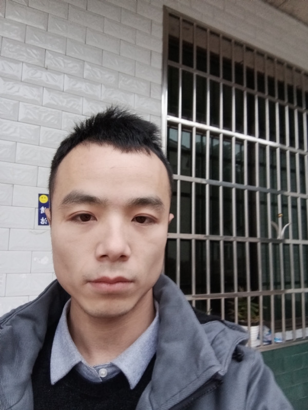 笑得那么开心的第一张照片--烟台相亲服务中心