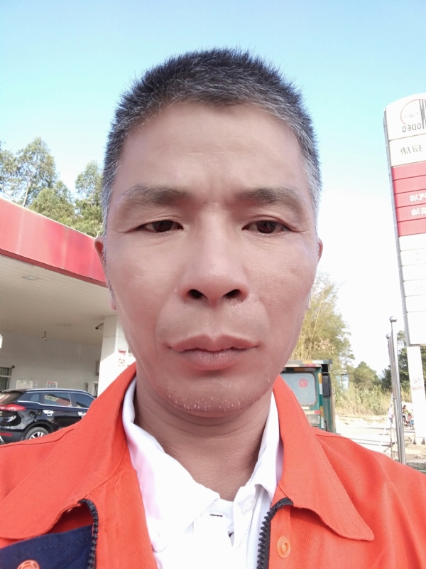 静候缘分的第一张照片--烟台相亲服务中心