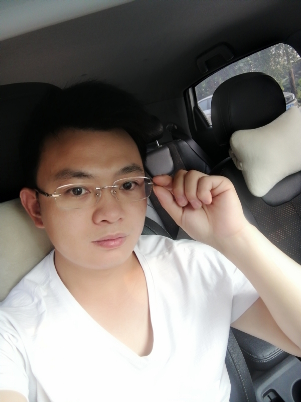 幸福的拥抱的第二张照片--烟台相亲服务中心