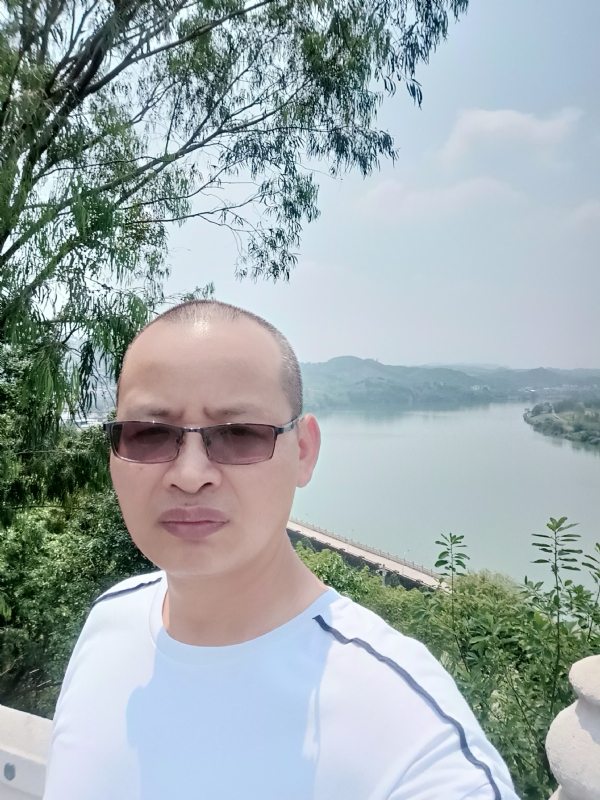 随缘随性的第一张照片--烟台相亲服务中心