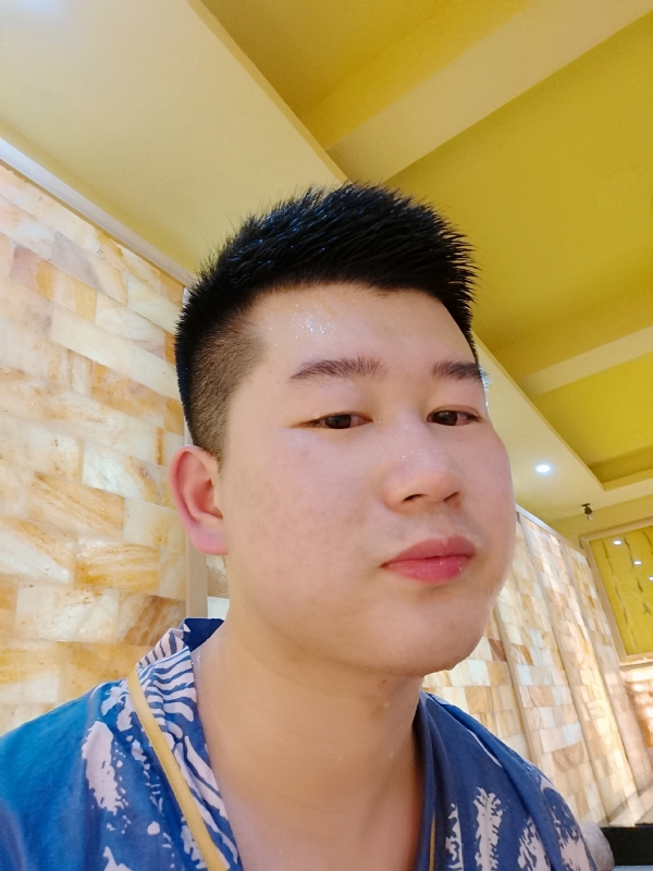 六月与阿十二的第一张照片--烟台相亲服务中心