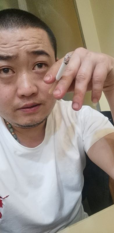 孤独的螃蟹的第一张照片--烟台相亲服务中心