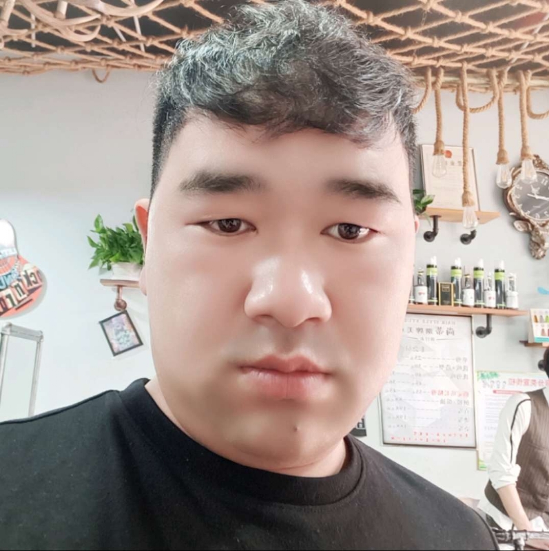 田野小伟的第一张照片--烟台相亲服务中心