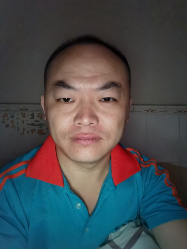 与子携老的第三张照片--烟台相亲服务中心