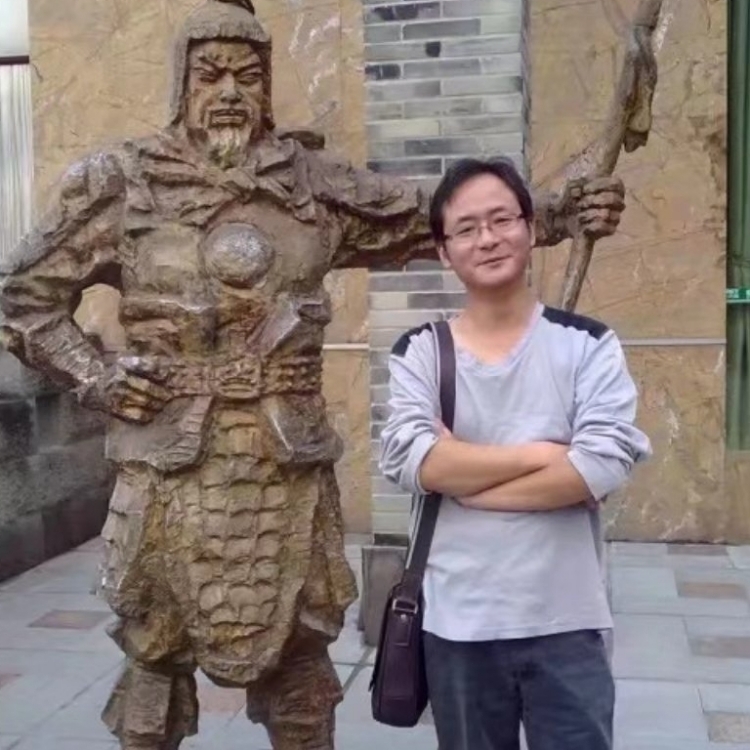 孤狼的第三张照片--烟台相亲服务中心