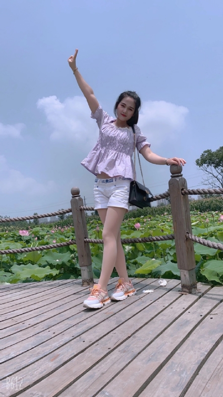 秋水伊人的第一张照片--烟台相亲服务中心