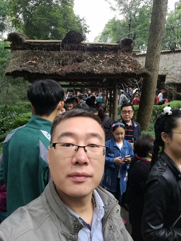 撑起一片天的第一张照片--烟台相亲服务中心