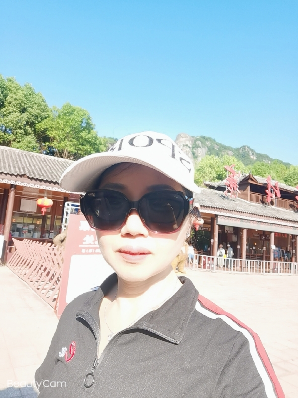山百合的第一张照片--烟台相亲服务中心