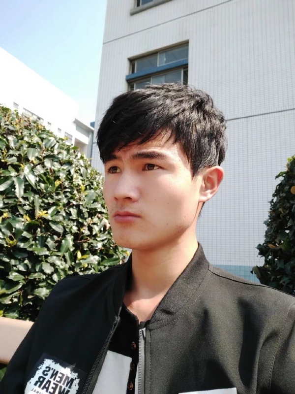 阳光男孩的第四张照片--烟台相亲服务中心