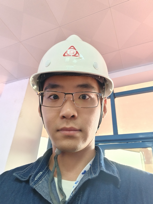 何鹏宇的第二张照片--烟台相亲服务中心