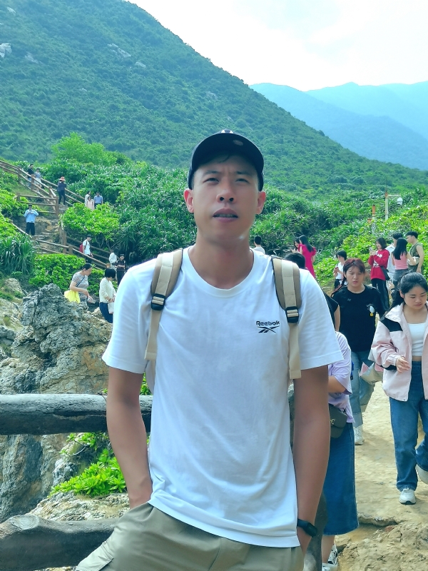 吴生的第二张照片--烟台相亲服务中心