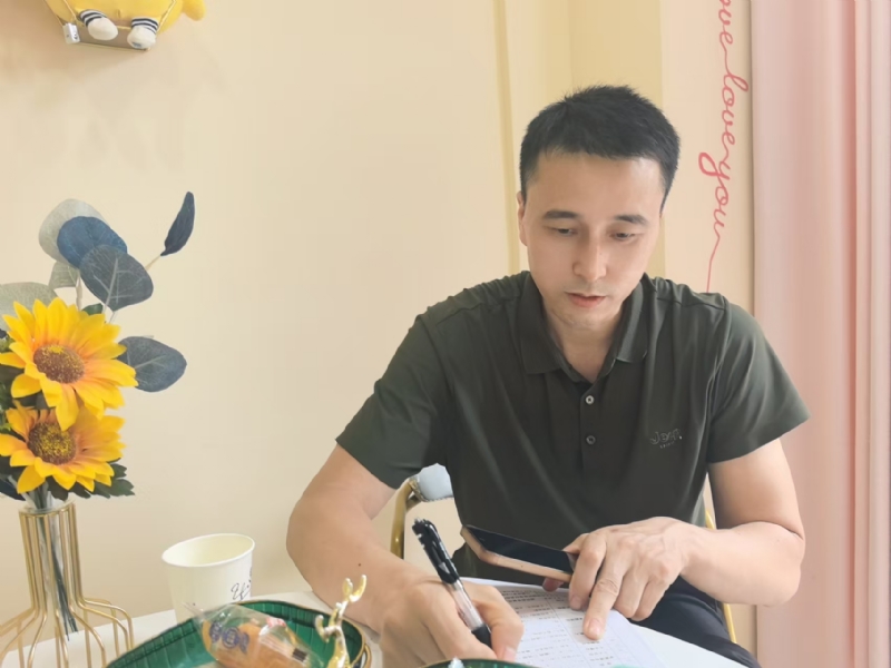 笑看一切的第二张照片--烟台相亲服务中心